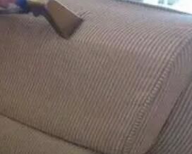 怎么清潔和保養(yǎng)沙發(fā)呢？