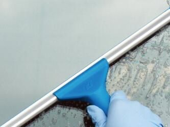 高空進(jìn)行玻璃清潔作業(yè)的時(shí)候，要注意什么呢？