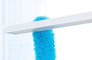 全屋干清潔 —— 清除浮塵，避免濕擦成泥